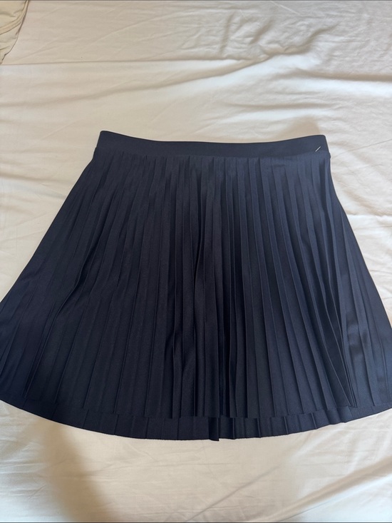 H&M Dresses & Skirts - H&M Black Pleated Skirt